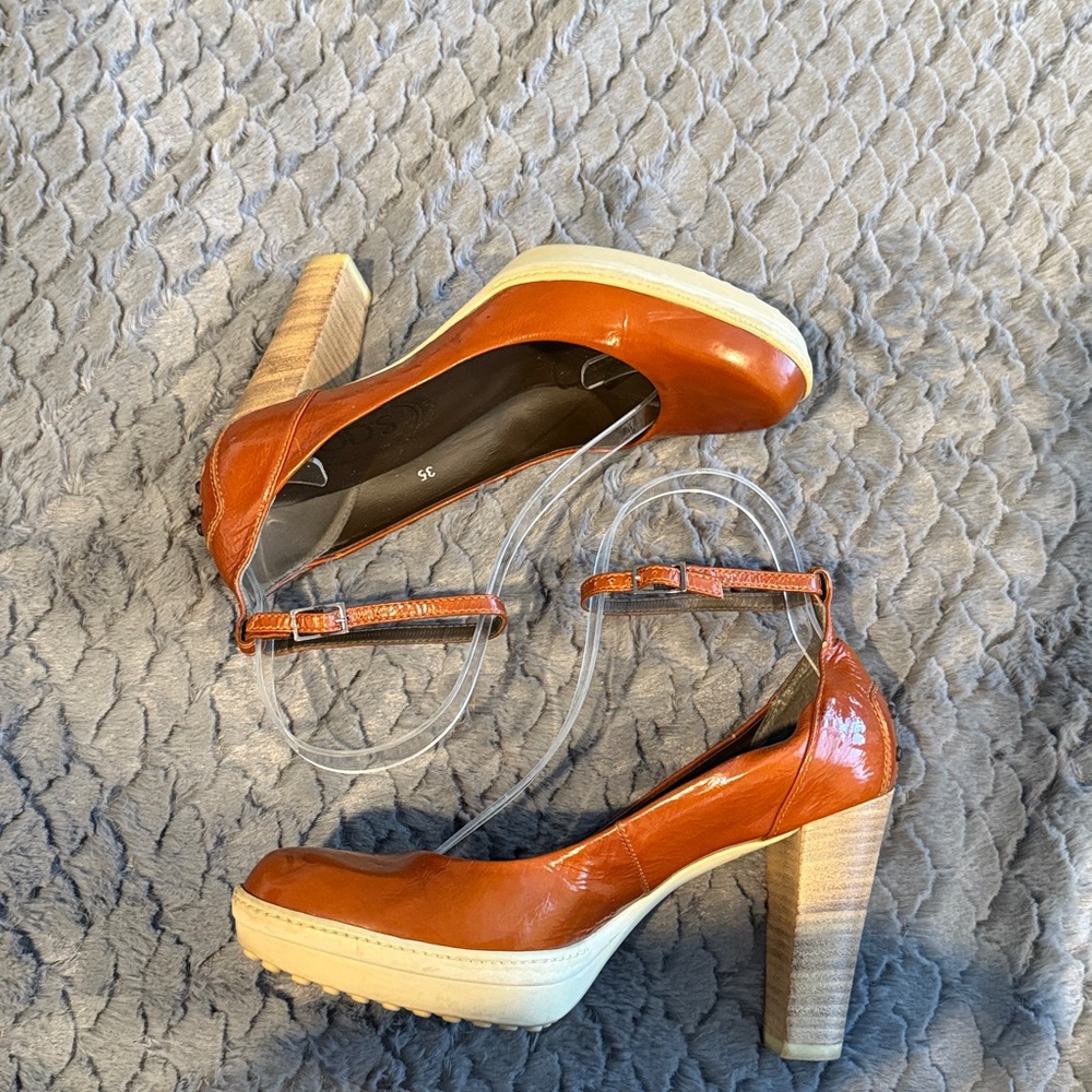 TODS PATENT LEATHER  TAN ANKLE STRAP PUMPS ROUND TOE ITALIAN HEELS WOMEN'S SZ 35 - Picture 5 of 11